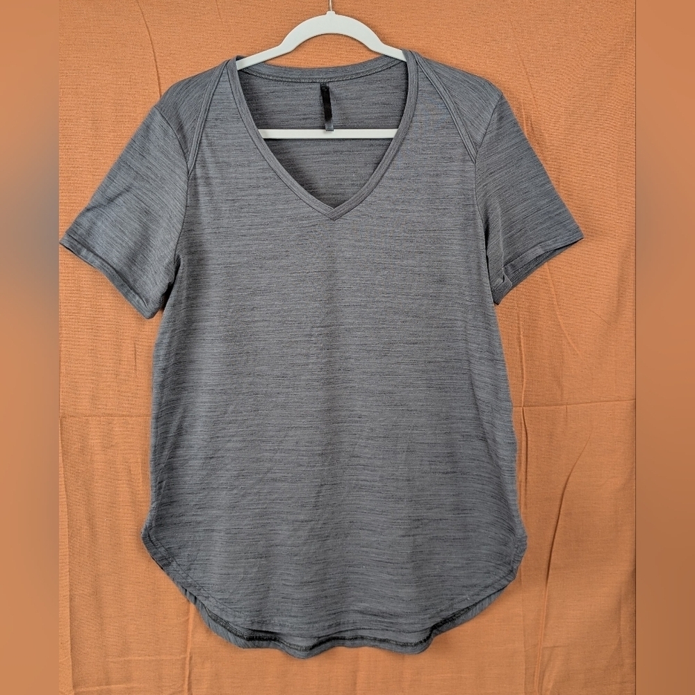 KUHL V-Neck Gray Short Sleeve Tech Tee Outdoors Hiking 8447 Women's Size Medium